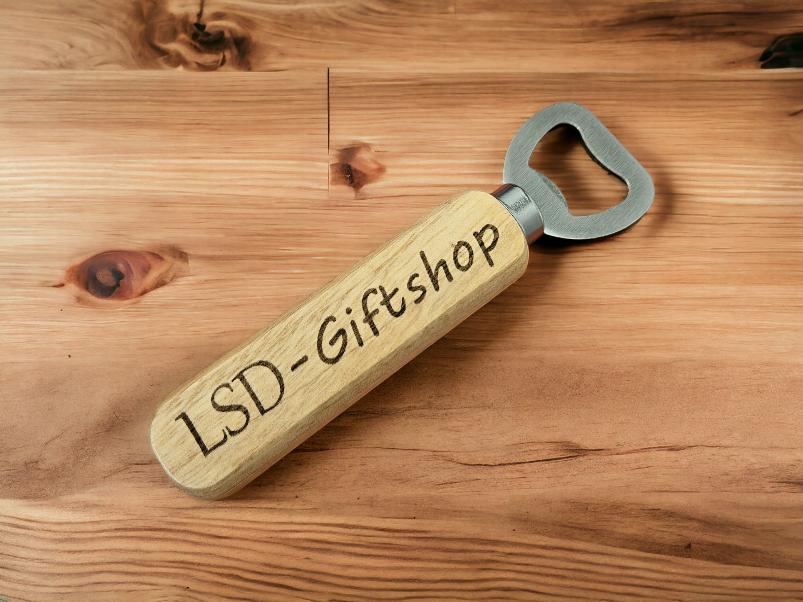 Personalisierter Flaschenöffner mit Gravur aus Holz