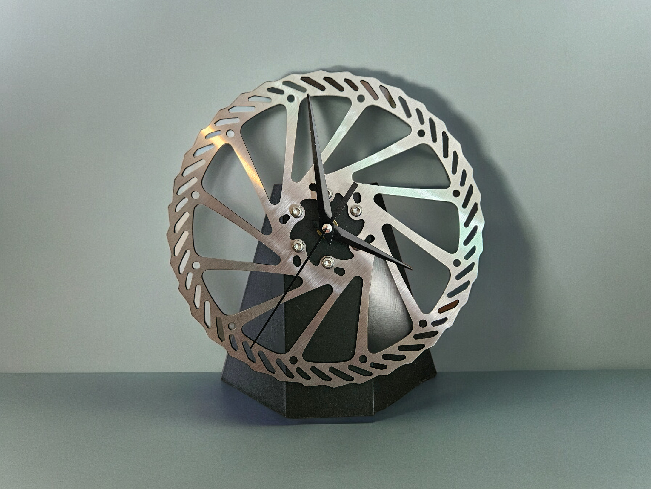 Bremsscheiben-Uhr – 3D-gedrucktem Sockel